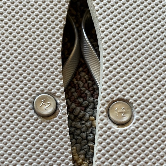 NWOT Kids Gray and Blue Flip Flops Set - Picture 3 of 4